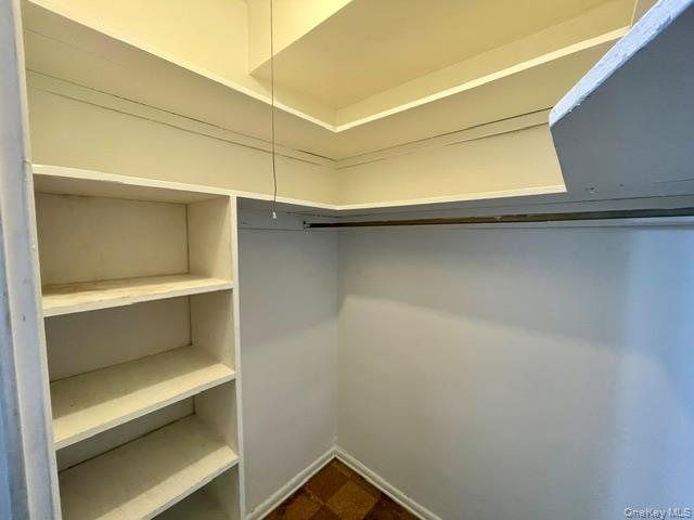 52-30 39 Drive Ln Property Photo 4