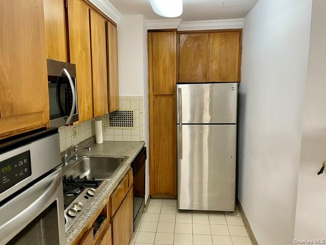 52-30 39 Drive Ln Property Photo 7