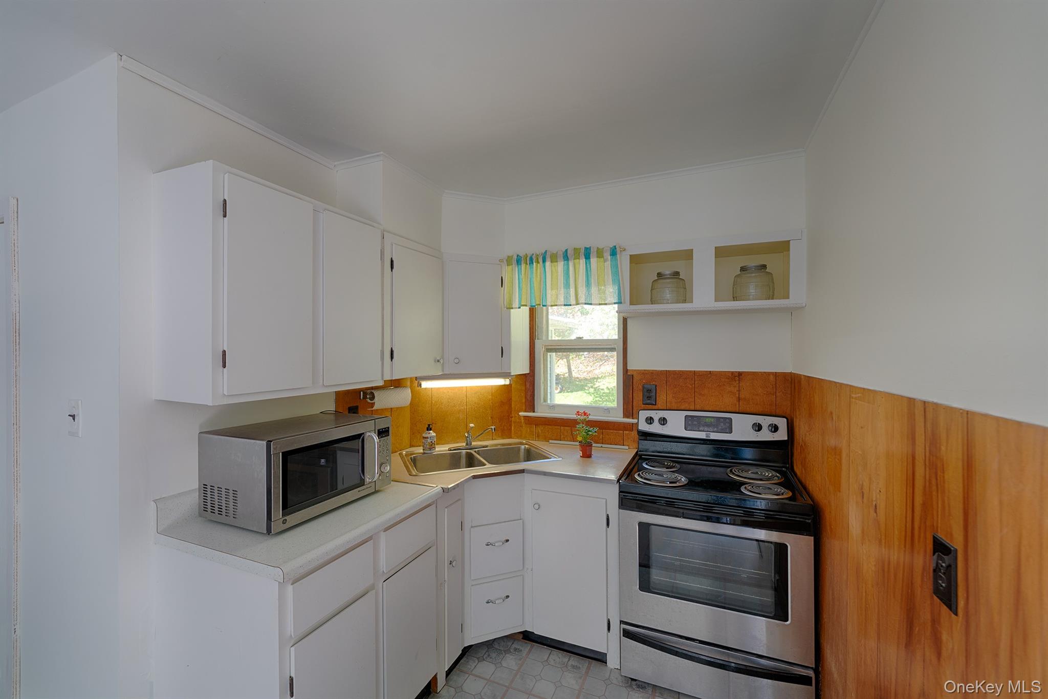 21 Van Dam Property Photo 11
