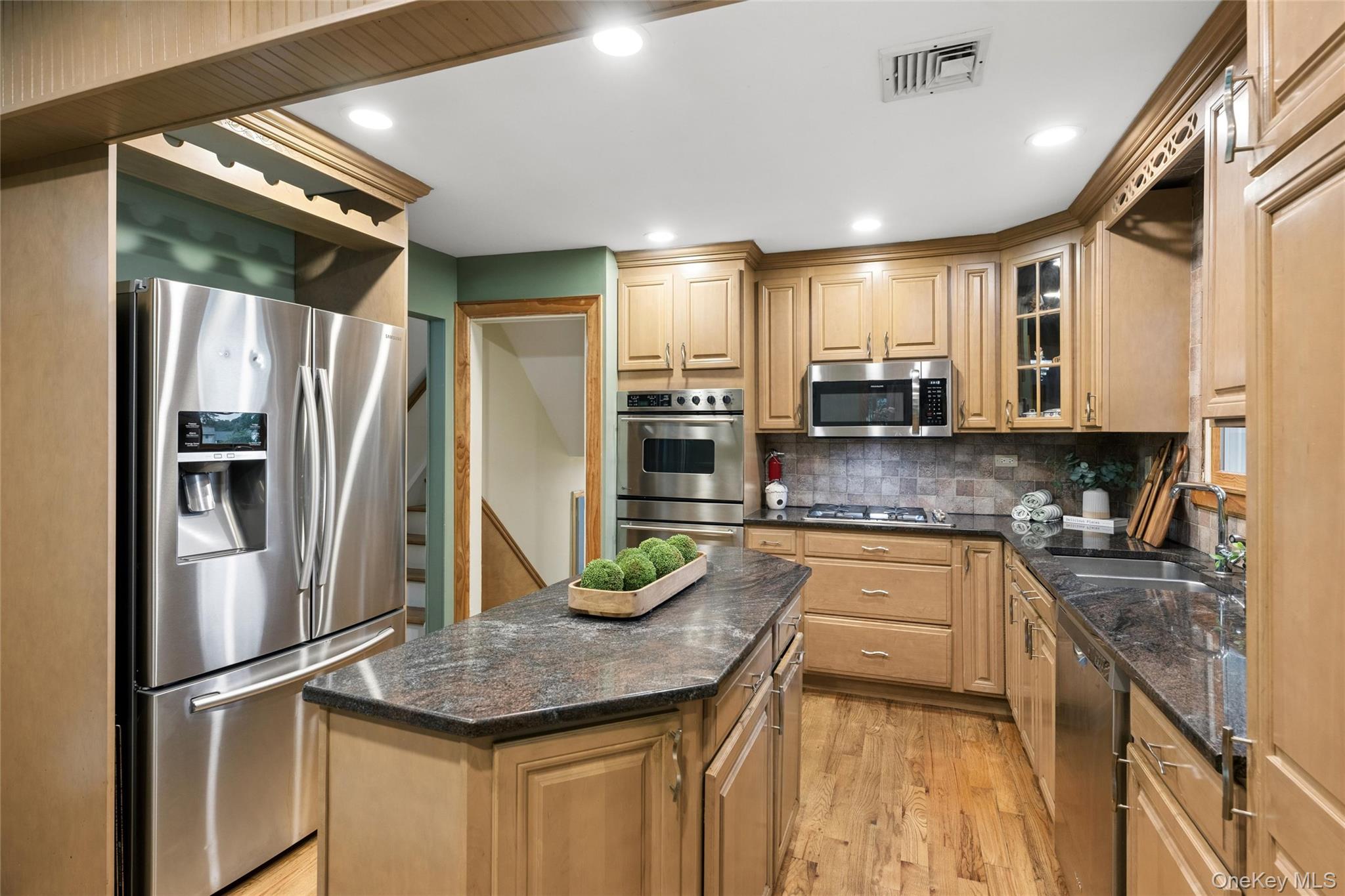 21 Edgewood Property Photo 6