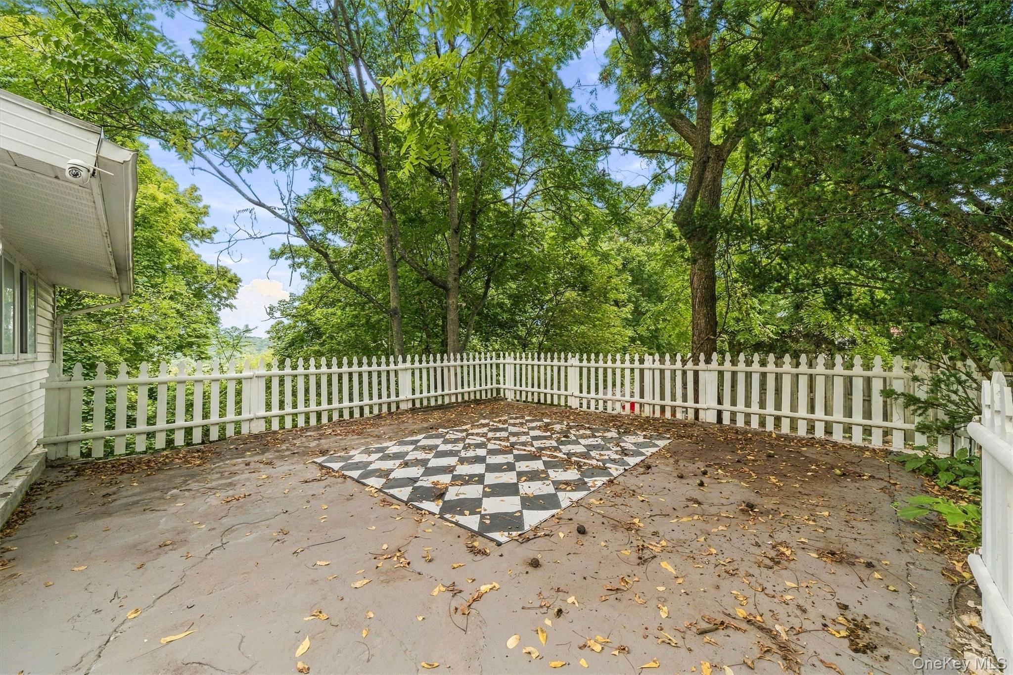 4 Hillside Trail Property Photo 4