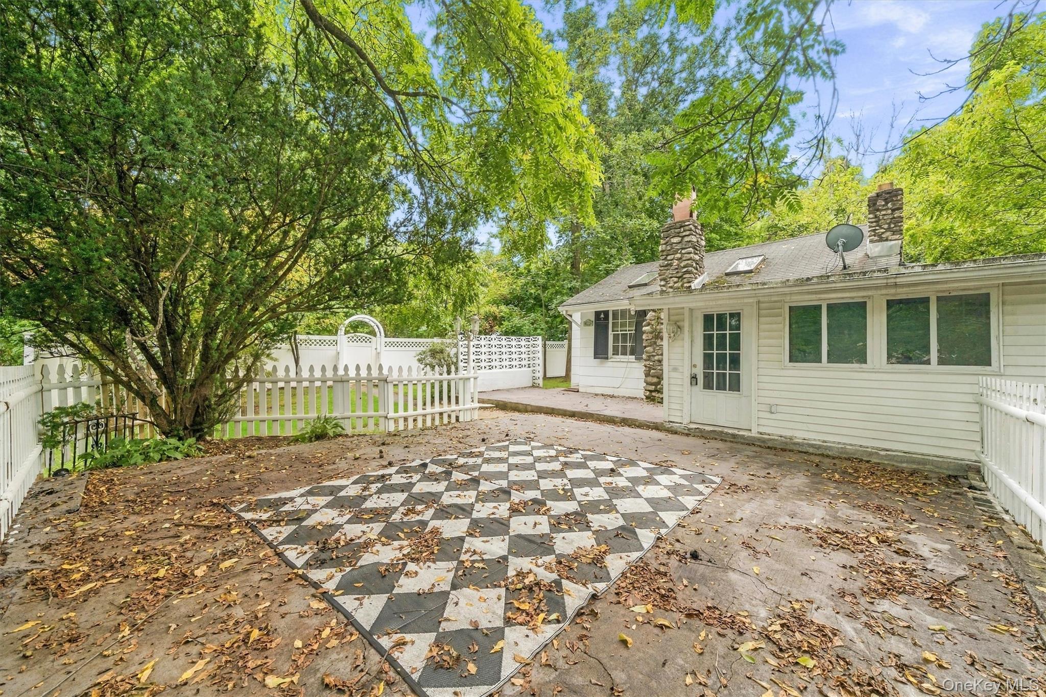 4 Hillside Trail Property Photo 5