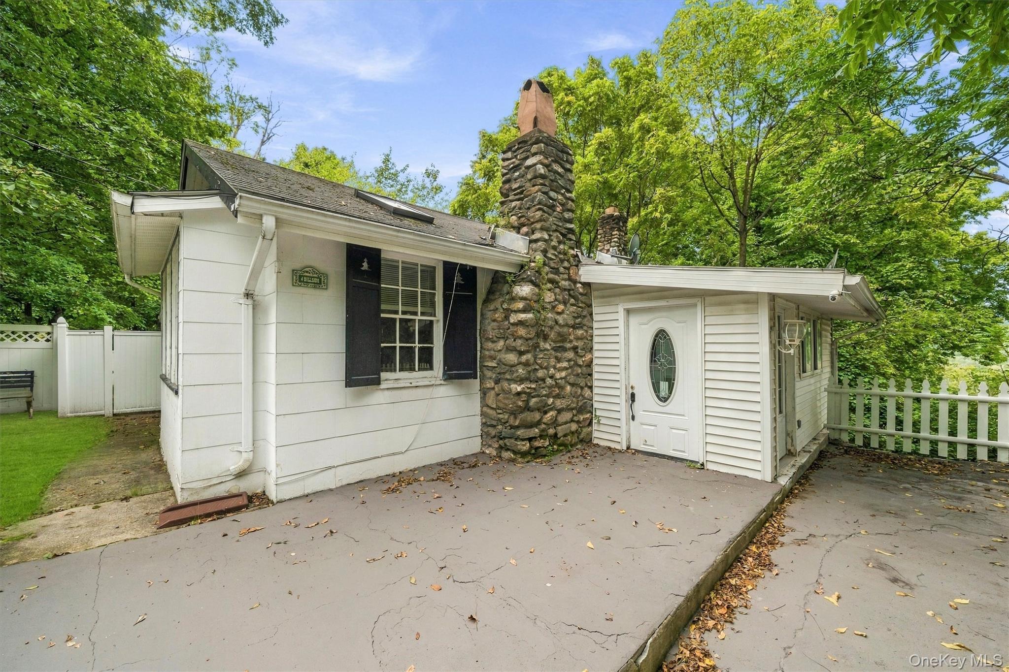 4 Hillside Trail Property Photo 8