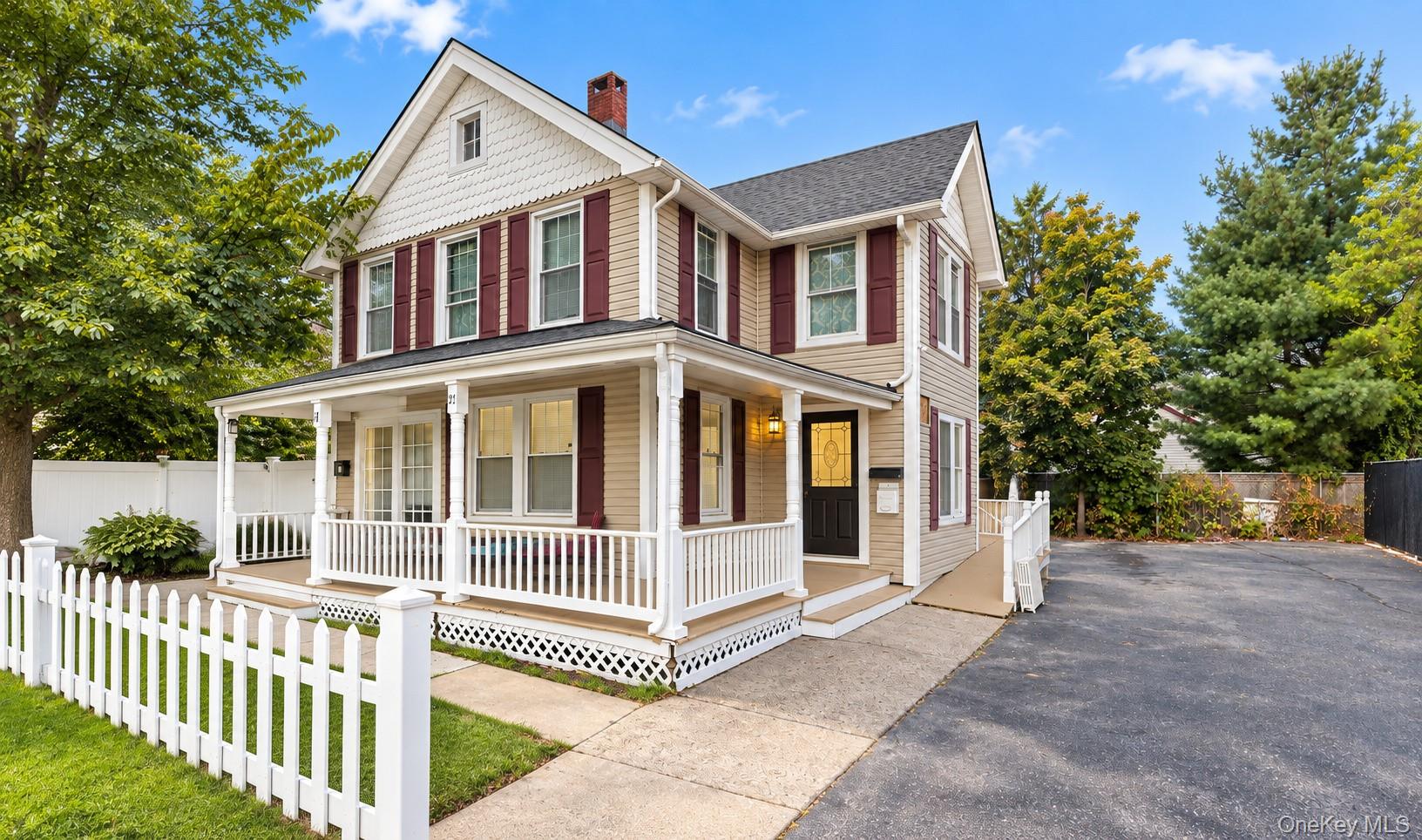 21 Carleton Avenue Property Photo 1