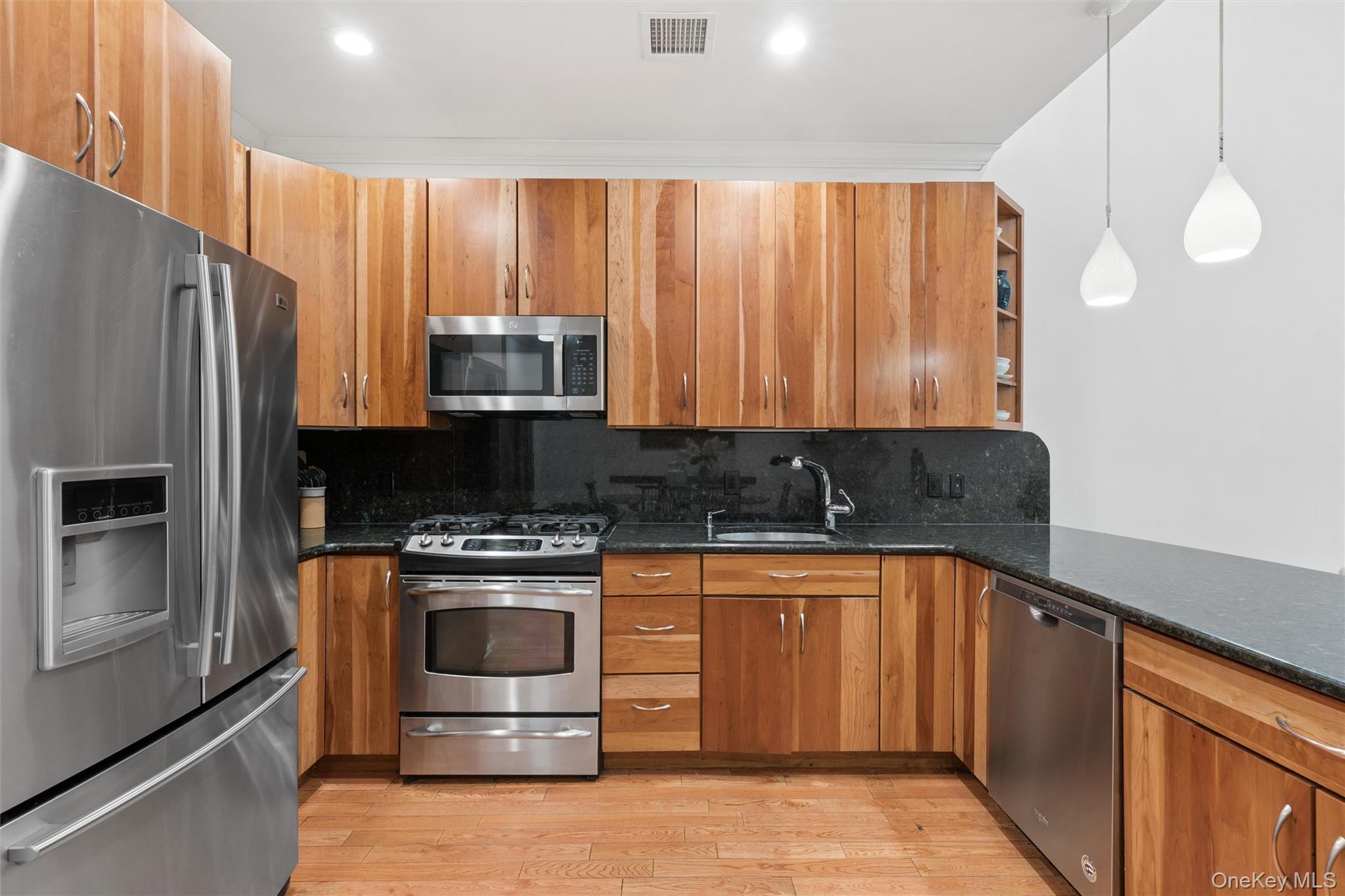 147 Pond View Drive Property Photo 8
