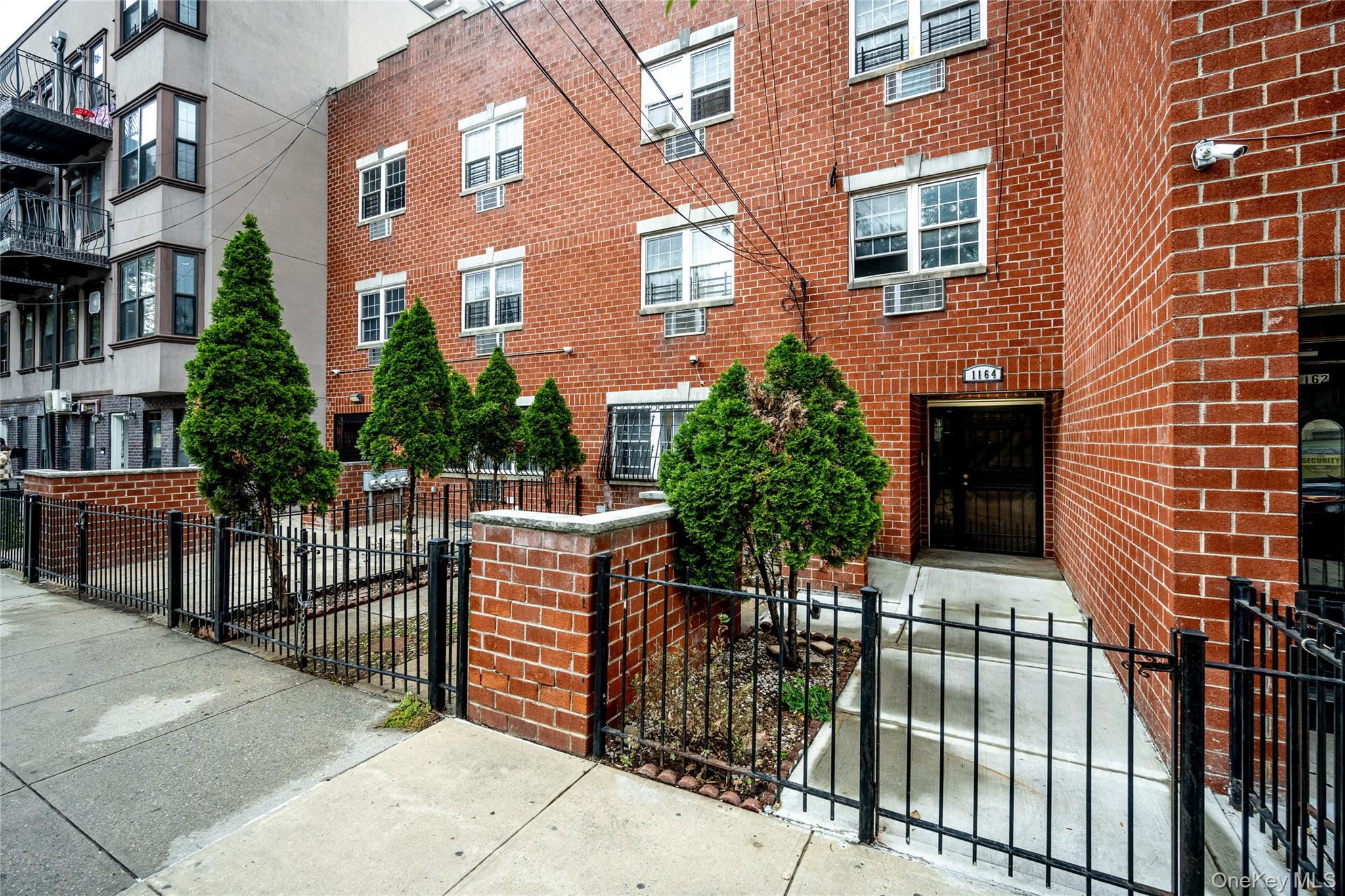 1164 Union Avenue Property Photo 2