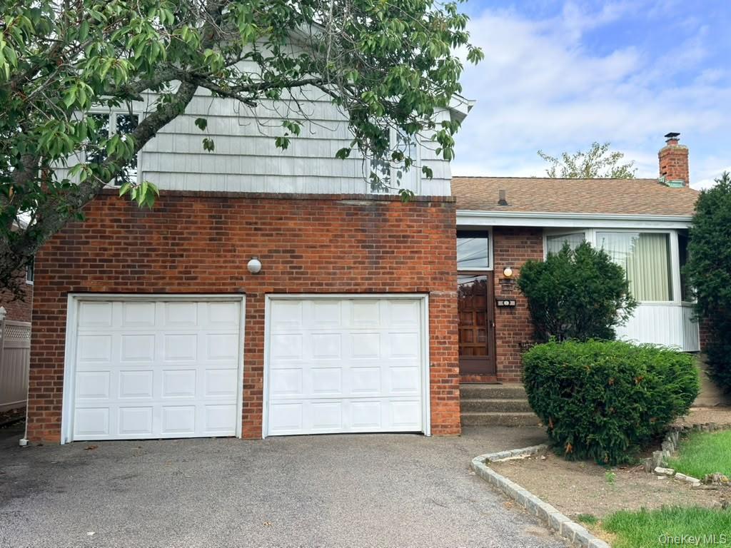 925 Northern Boulevard Property Photo 1