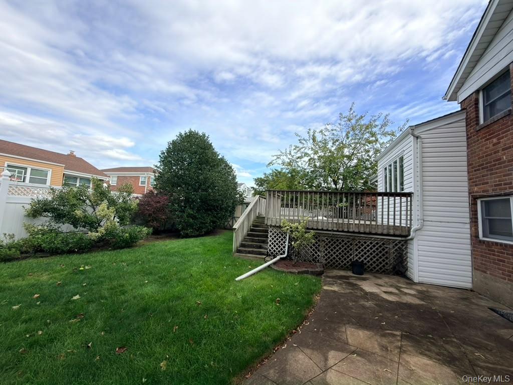 925 Northern Boulevard Property Photo 4