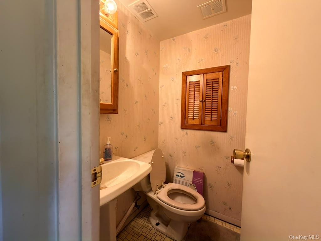 925 Northern Boulevard Property Photo 7