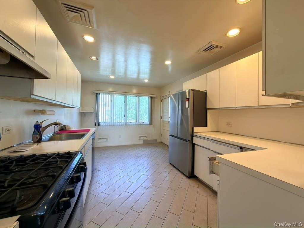 925 Northern Boulevard Property Photo 10