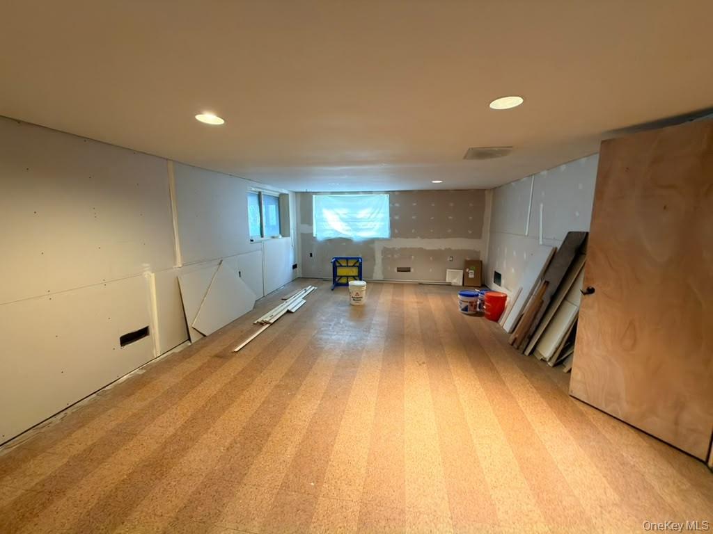 925 Northern Boulevard Property Photo 17