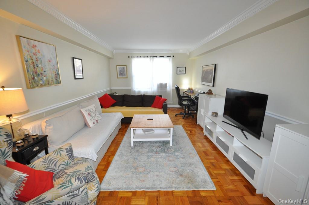 142 Garth Road 1c Property Photo 3