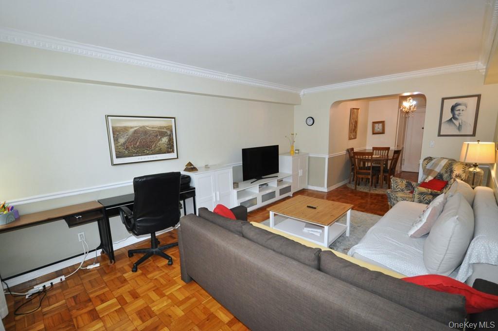 142 Garth Road 1c Property Photo 5