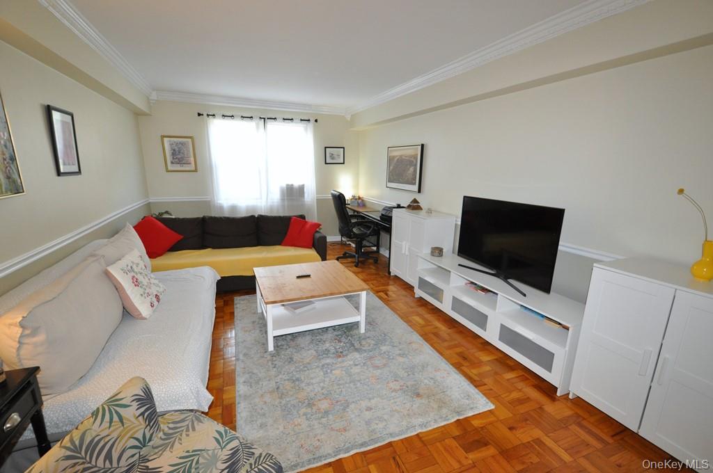 142 Garth Road 1c Property Photo 6
