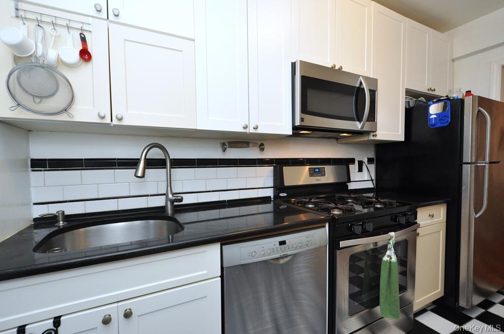 142 Garth Road 1c Property Photo 8