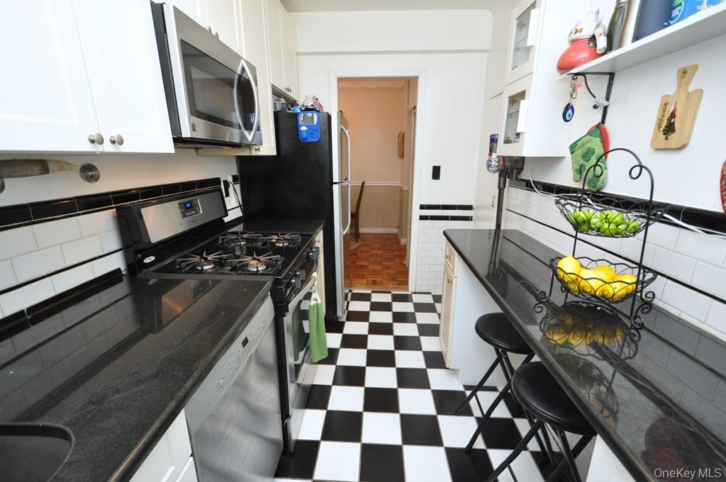 142 Garth Road 1c Property Photo 11