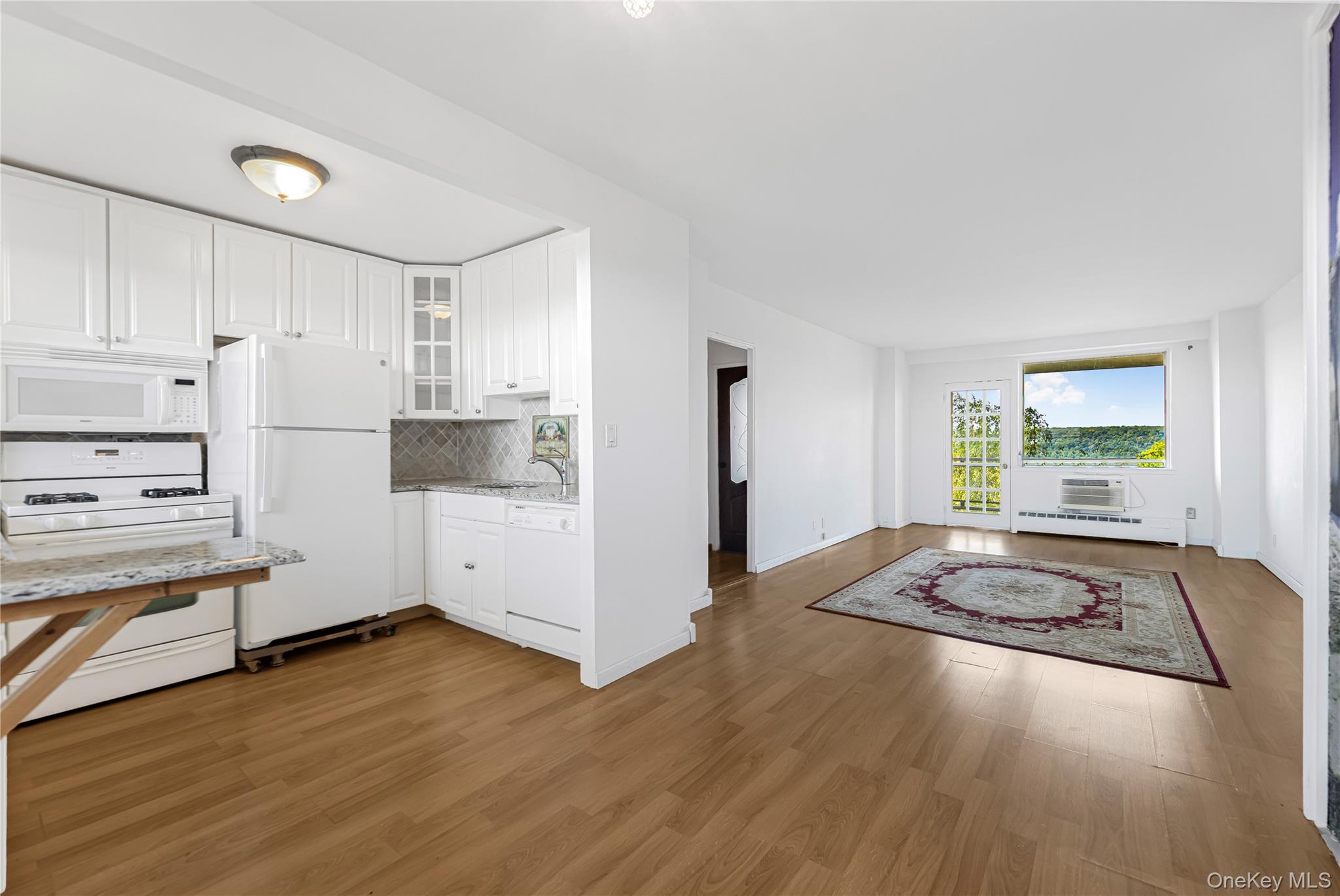 5800 Arlington Avenue 7L Property Photo 1