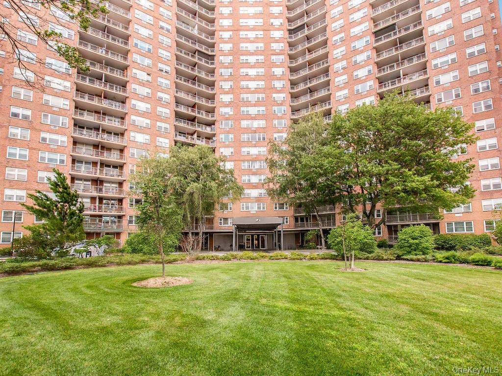 5800 Arlington Avenue 7l Property Photo 9