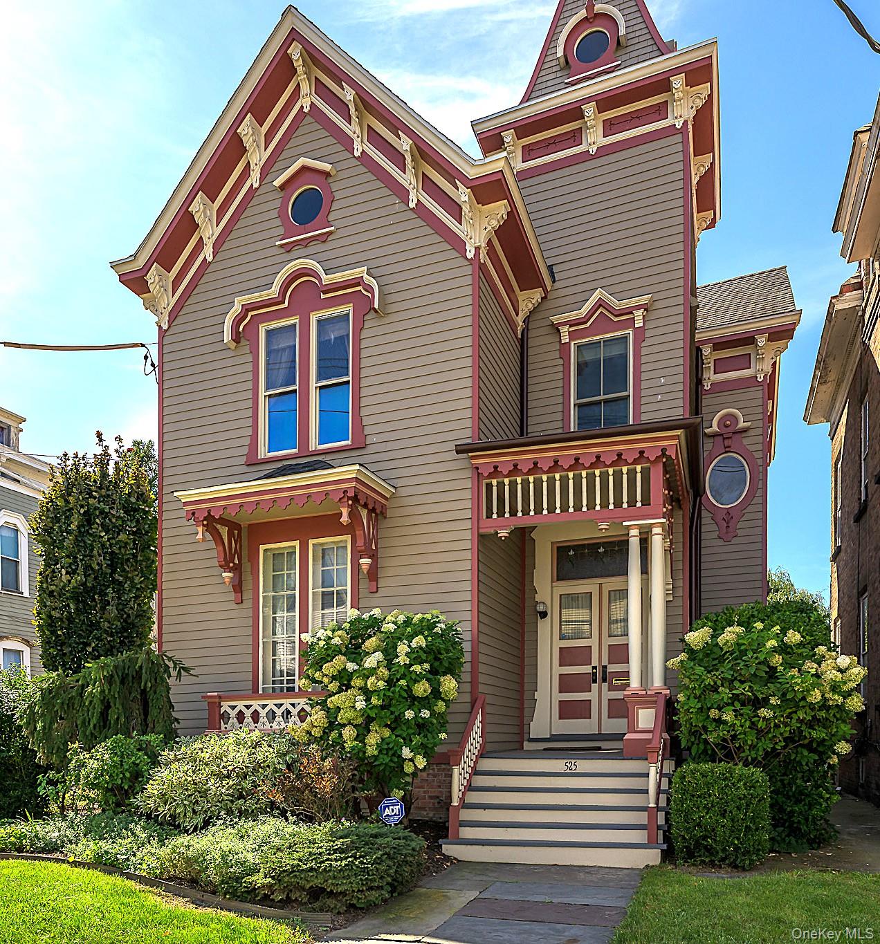 525-527 Union Street Property Photo 1