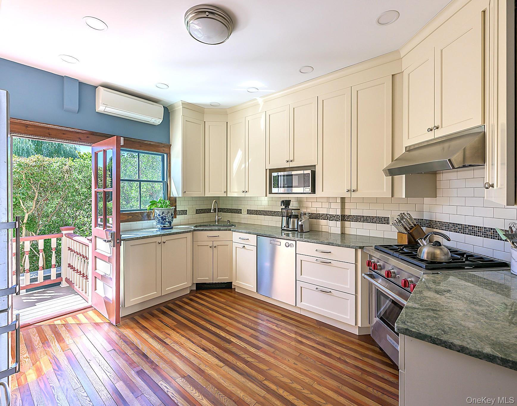 525-527 Union Street Property Photo 9