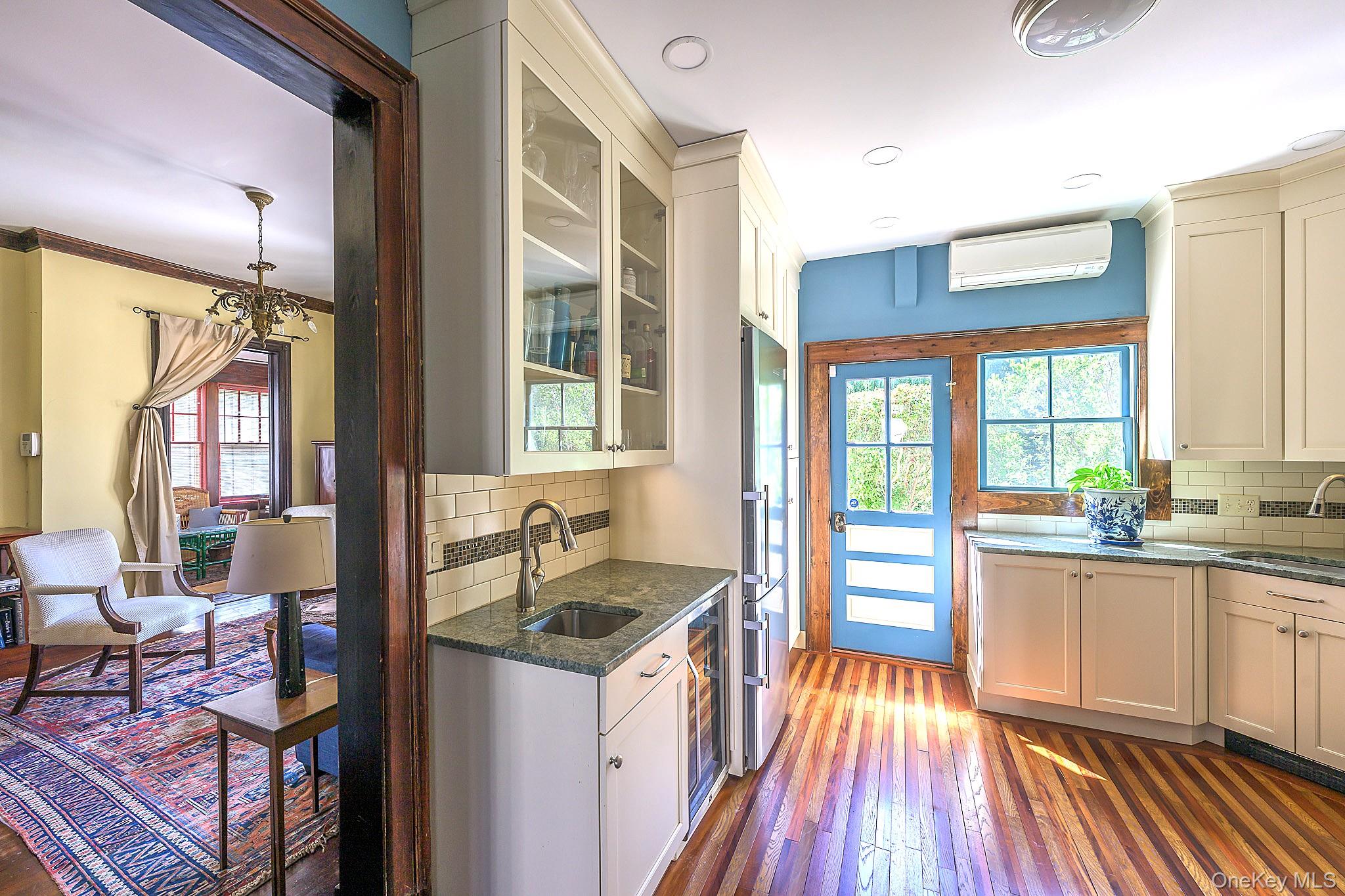 525-527 Union Street Property Photo 12