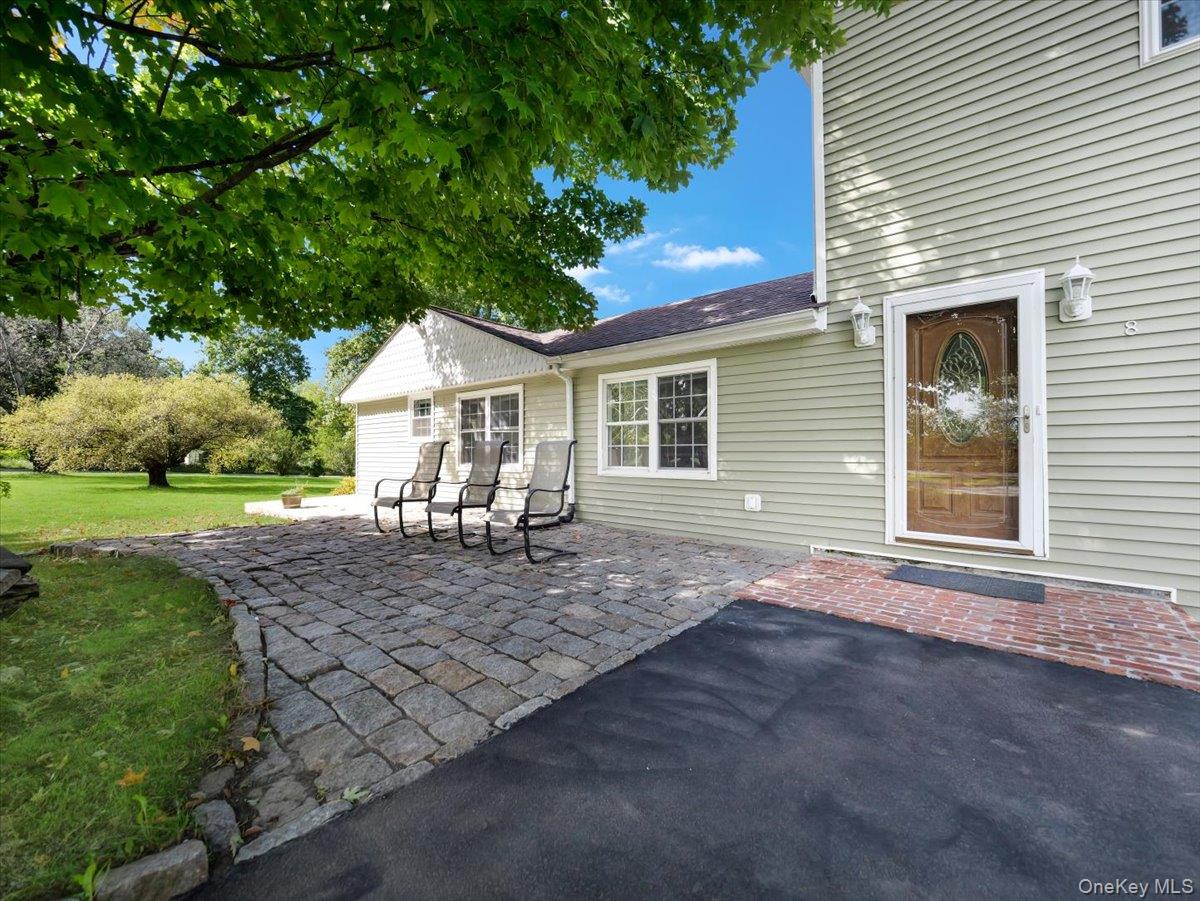 8 Acorn Drive Property Photo 2
