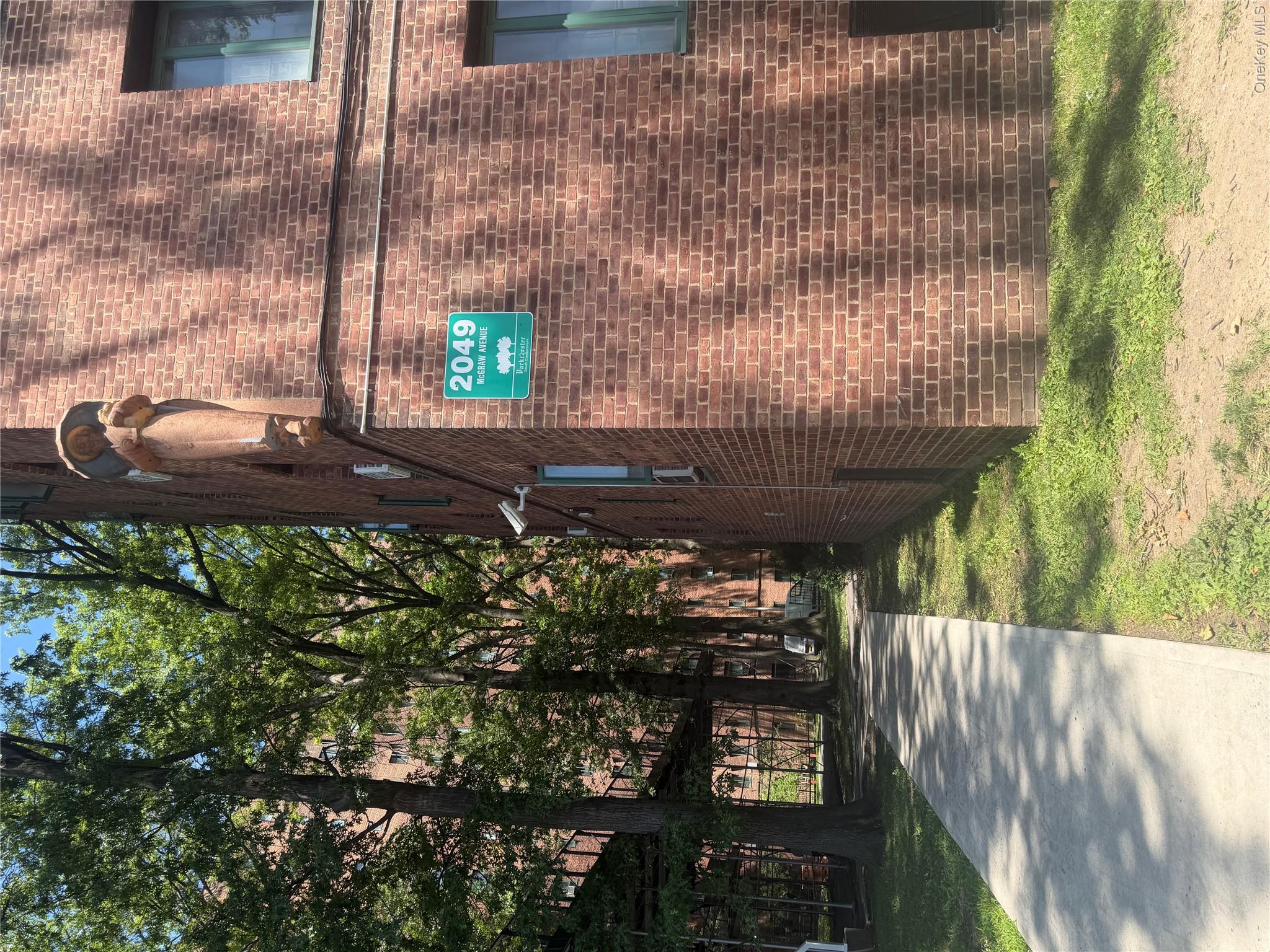 2049 McGraw Avenue 6H Property Photo 1