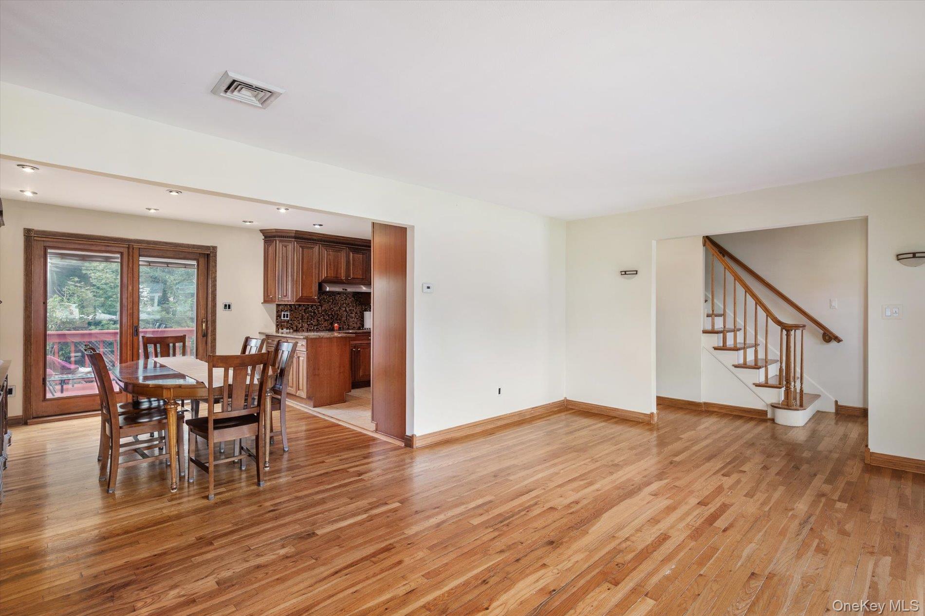 73 Anndom Court Property Photo 6