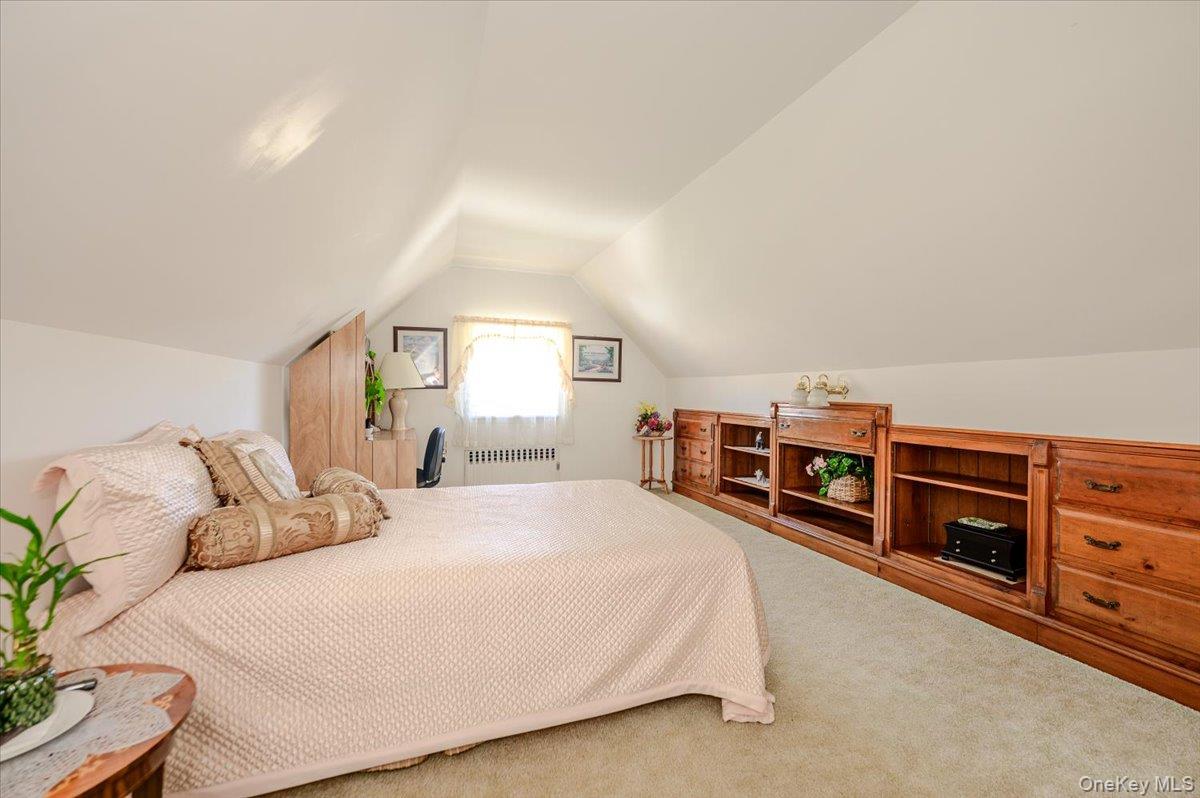 2222 Fenton Avenue Property Photo 12