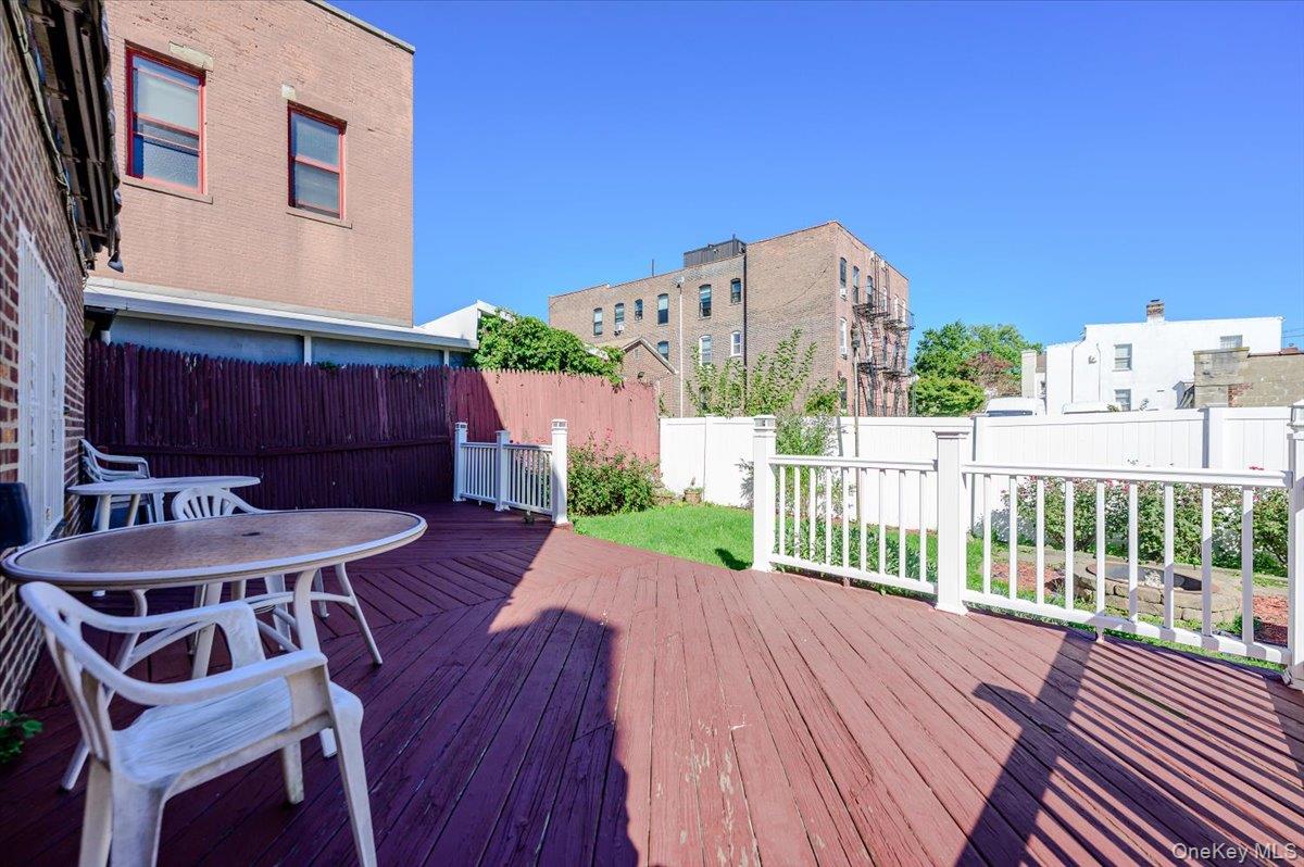 2222 Fenton Avenue Property Photo 24