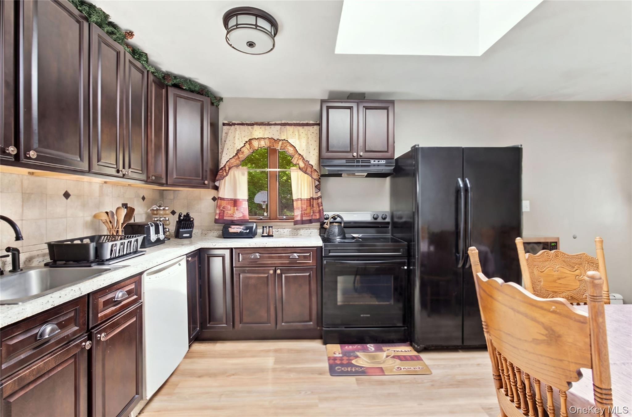 1024 Howells Road Property Photo 5