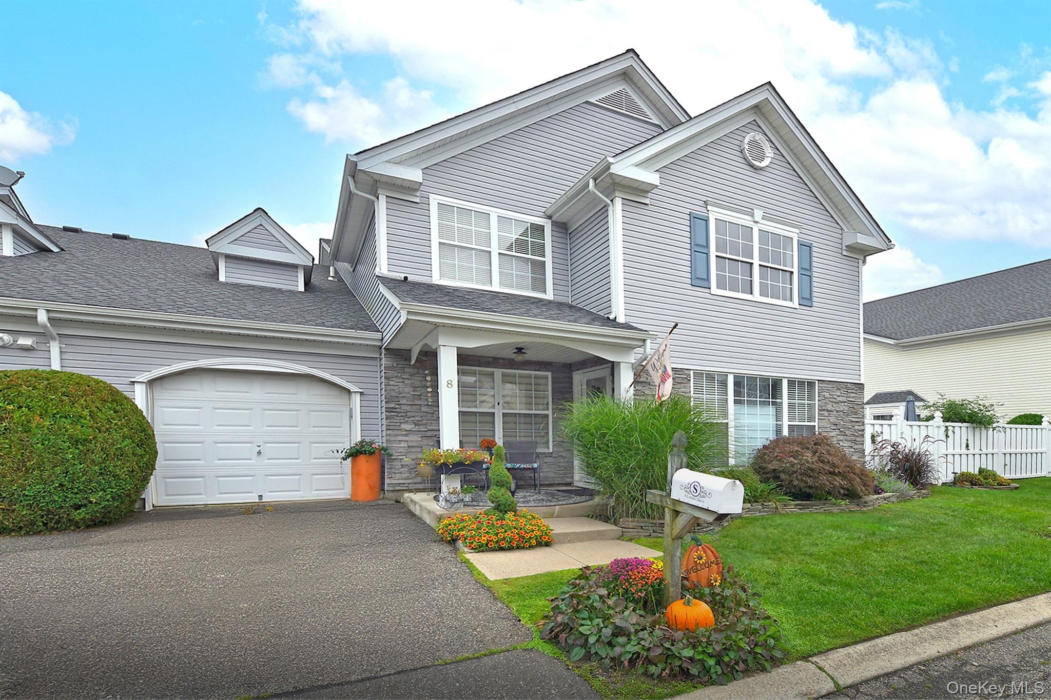 8 Lavern Drive Property Photo 2