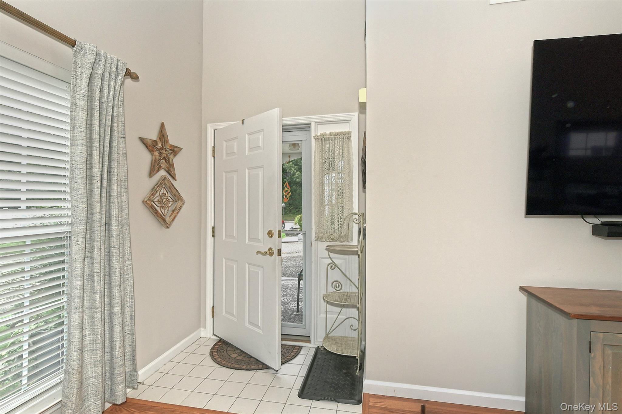 8 Lavern Drive Property Photo 6
