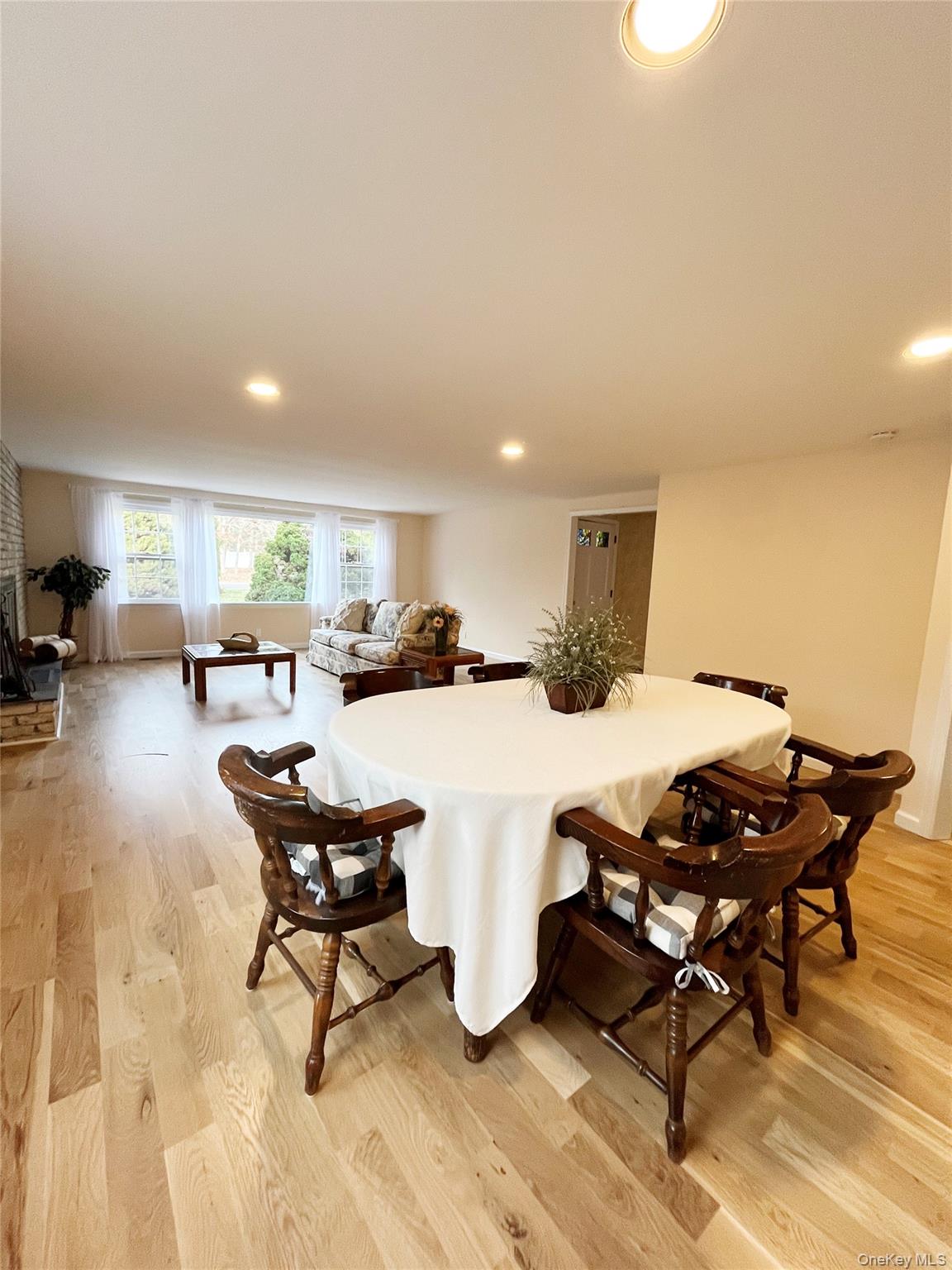 25 Squires Avenue Property Photo 6