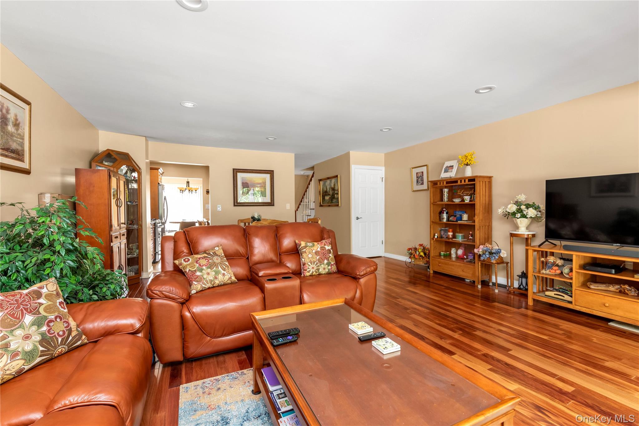 2189 Jerusalem Avenue Property Photo 2