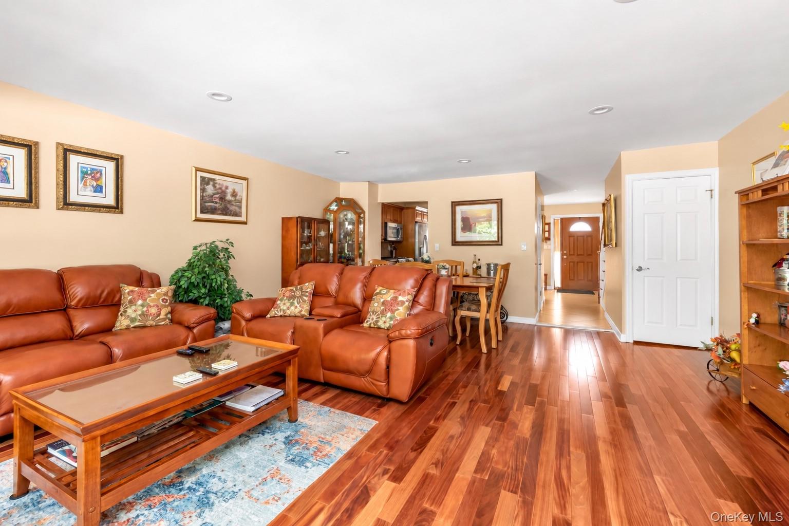 2189 Jerusalem Avenue Property Photo 3