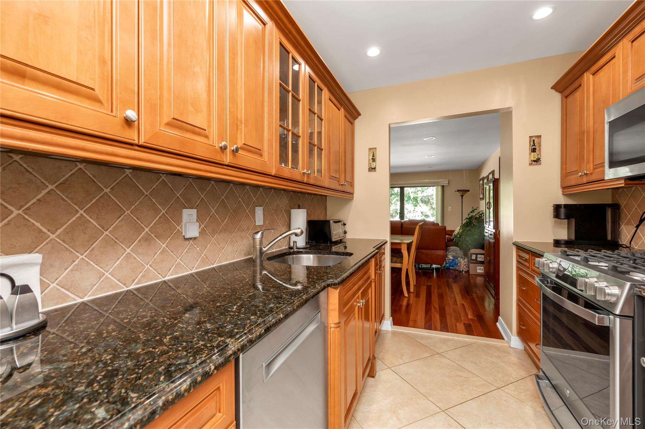 2189 Jerusalem Avenue Property Photo 7