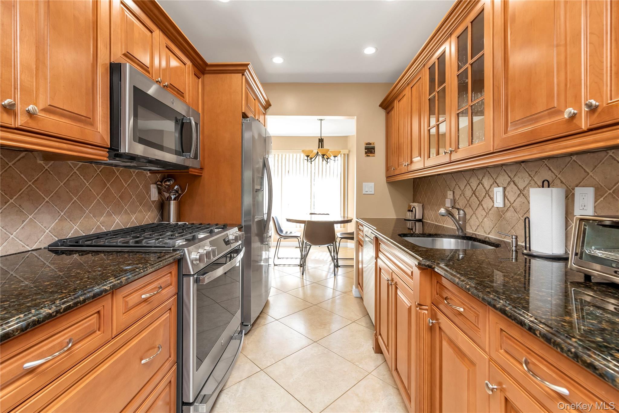 2189 Jerusalem Avenue Property Photo 8