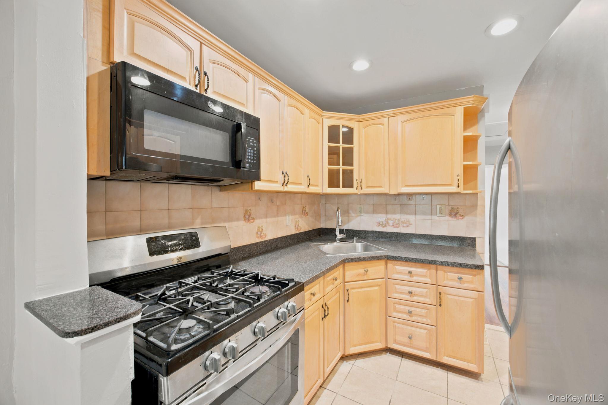10120 Flatlands Avenue Property Photo 5