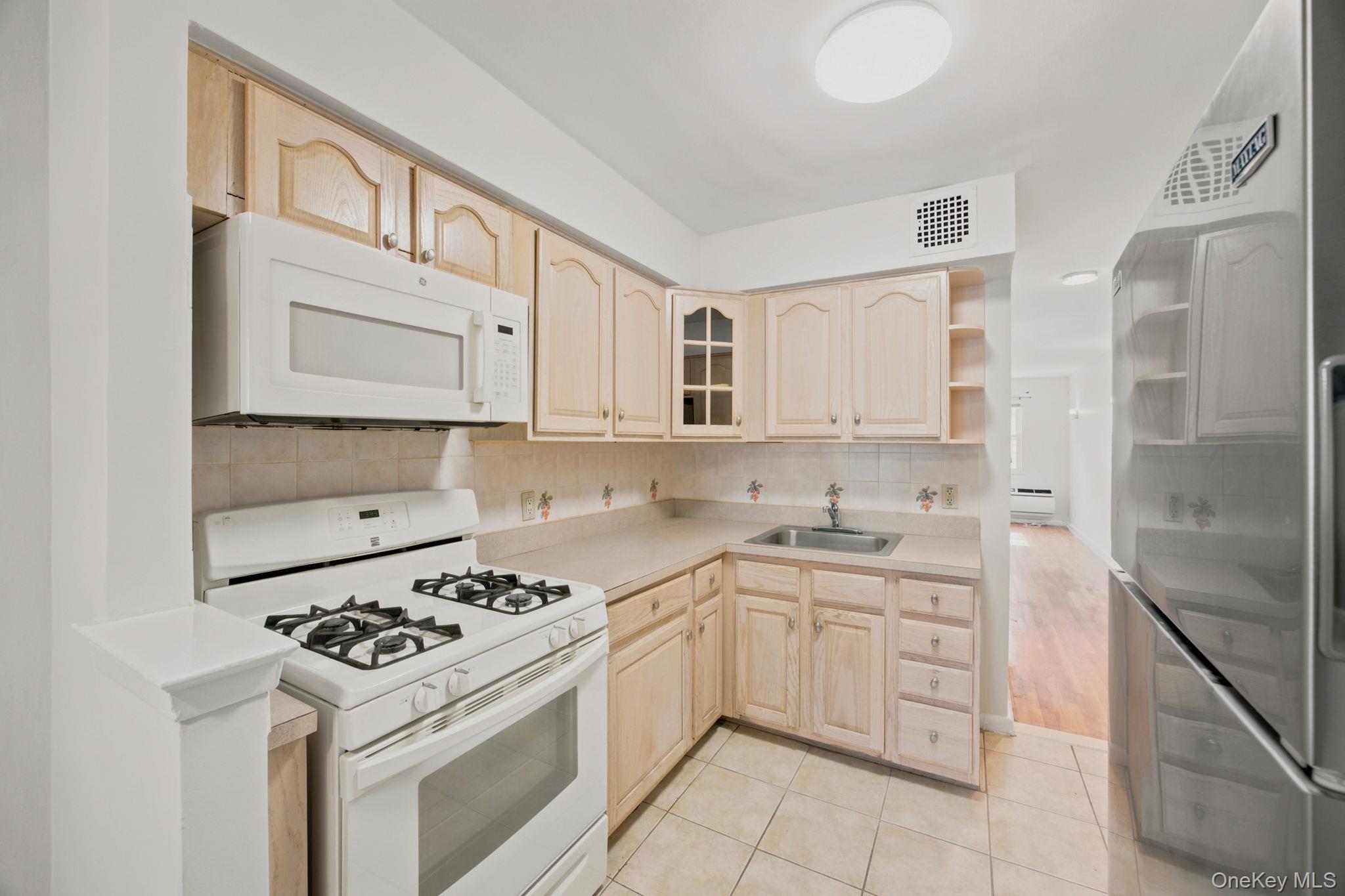 10120 Flatlands Avenue Property Photo 12