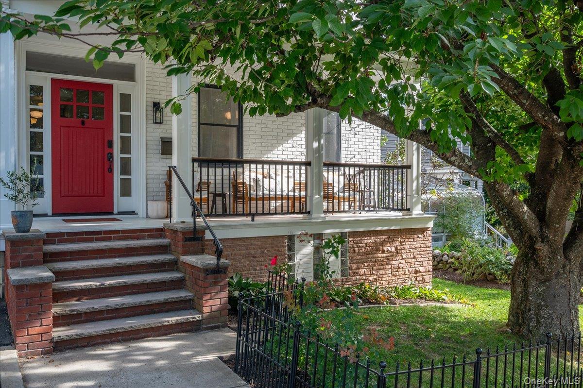 42 2nd Avenue Property Photo 1