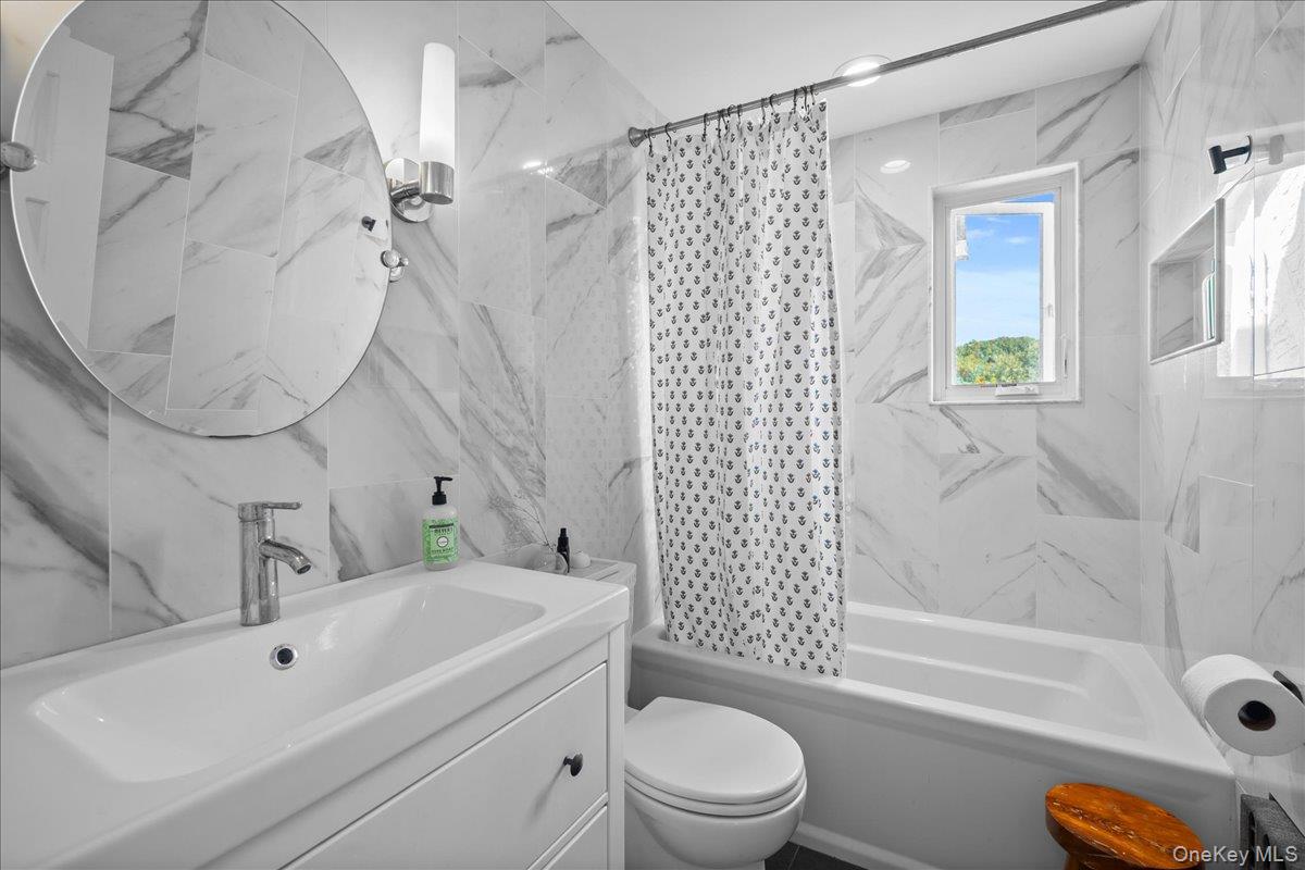 42 2nd Avenue Property Photo 21