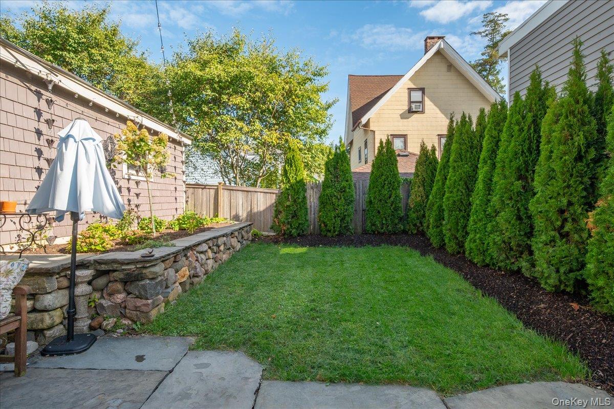 42 2nd Avenue Property Photo 30