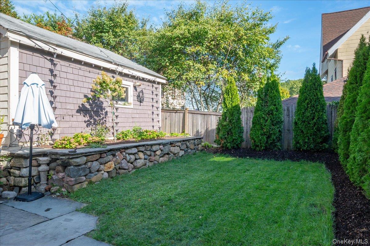 42 2nd Avenue Property Photo 31