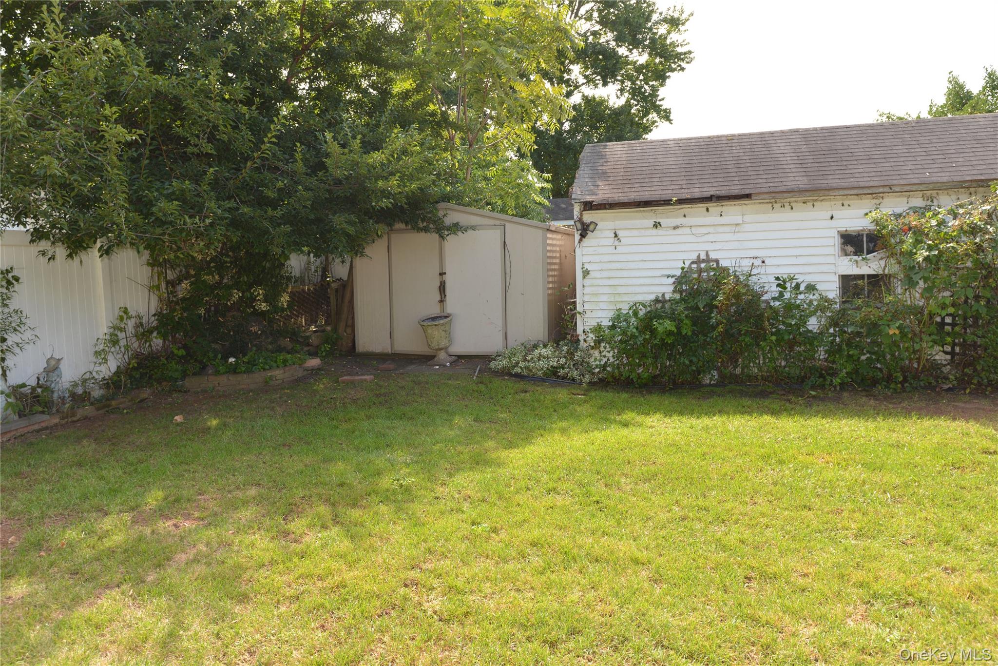 7 S Bay Avenue Property Photo 3