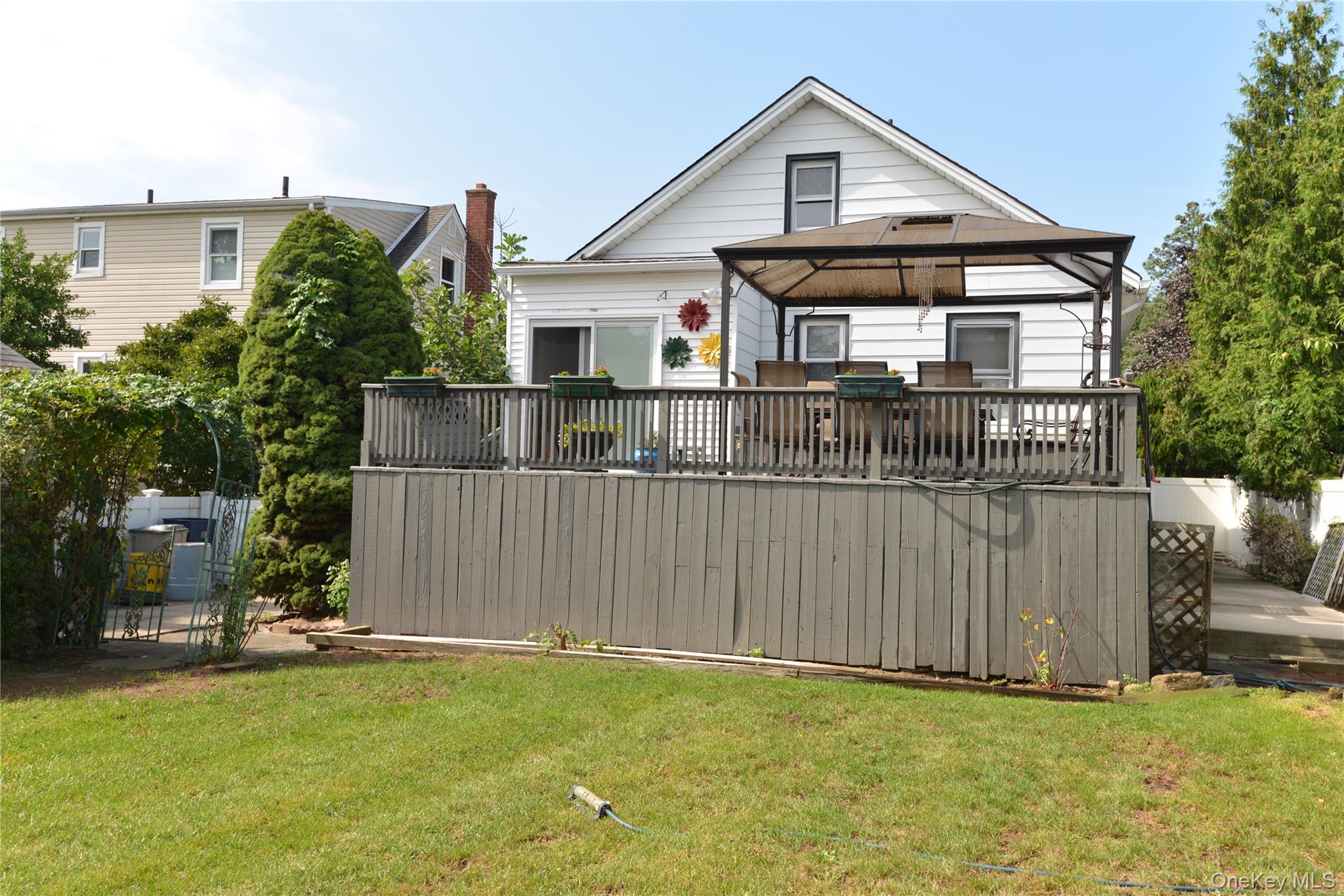 7 S Bay Avenue Property Photo 6