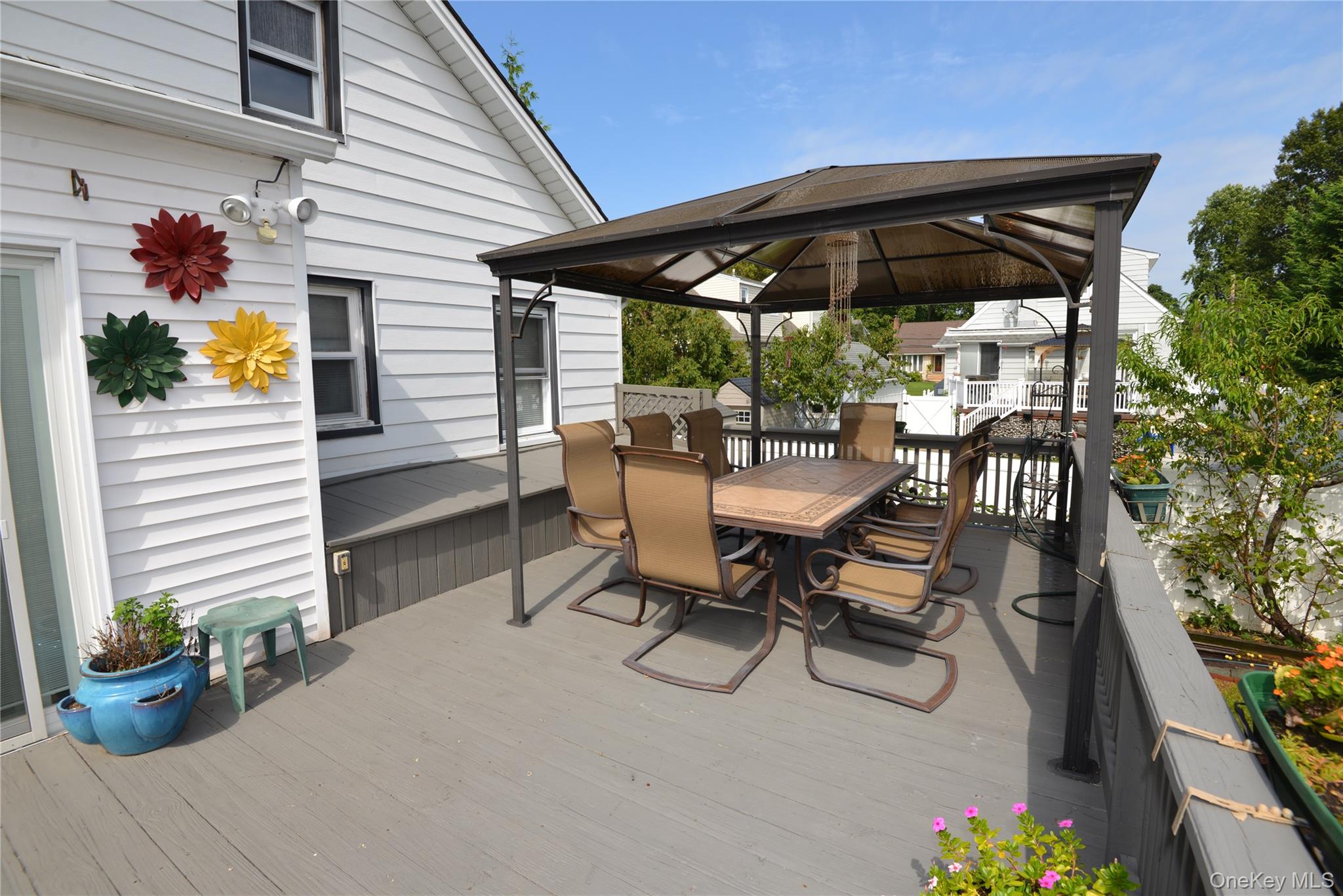 7 S Bay Avenue Property Photo 7