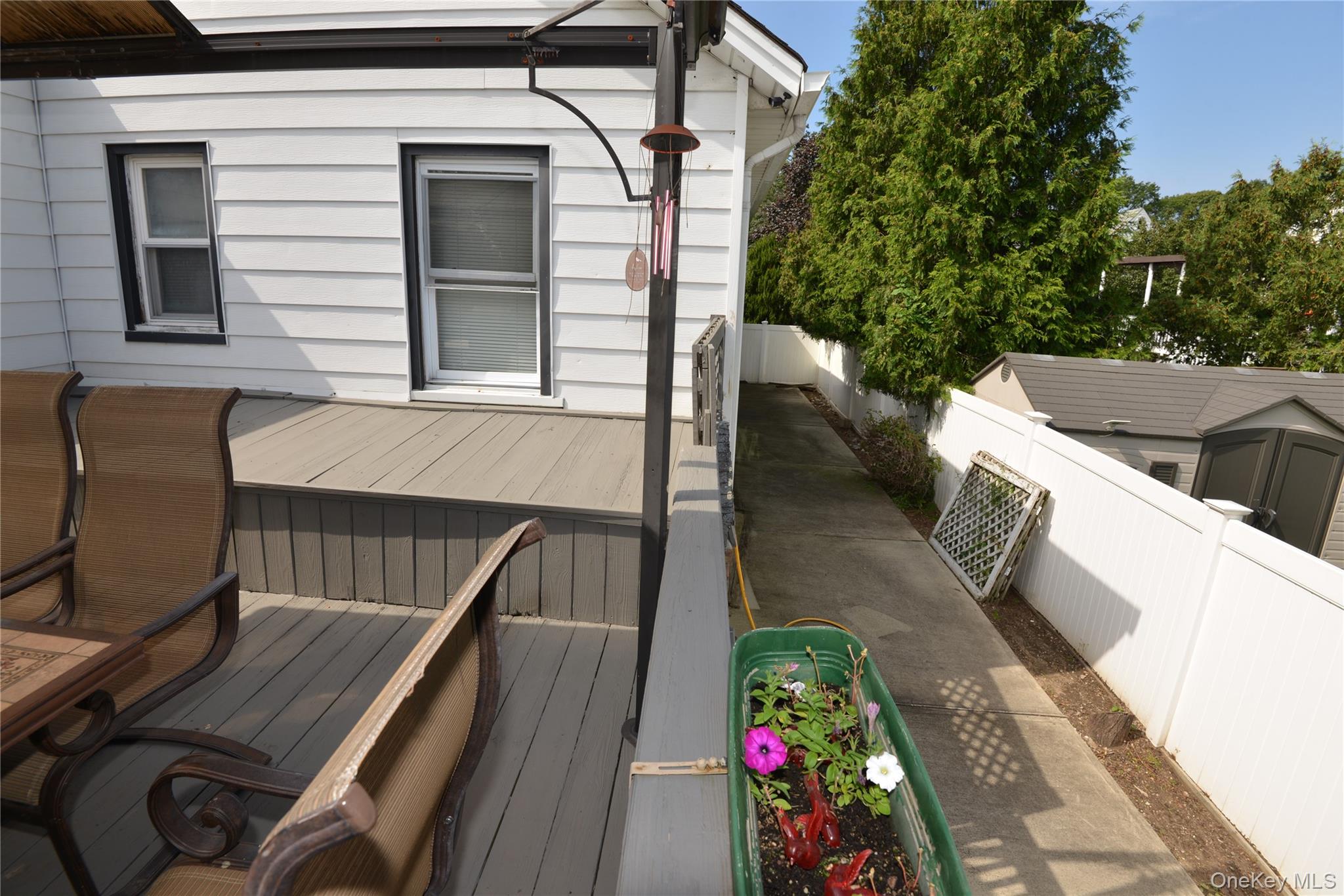 7 S Bay Avenue Property Photo 8
