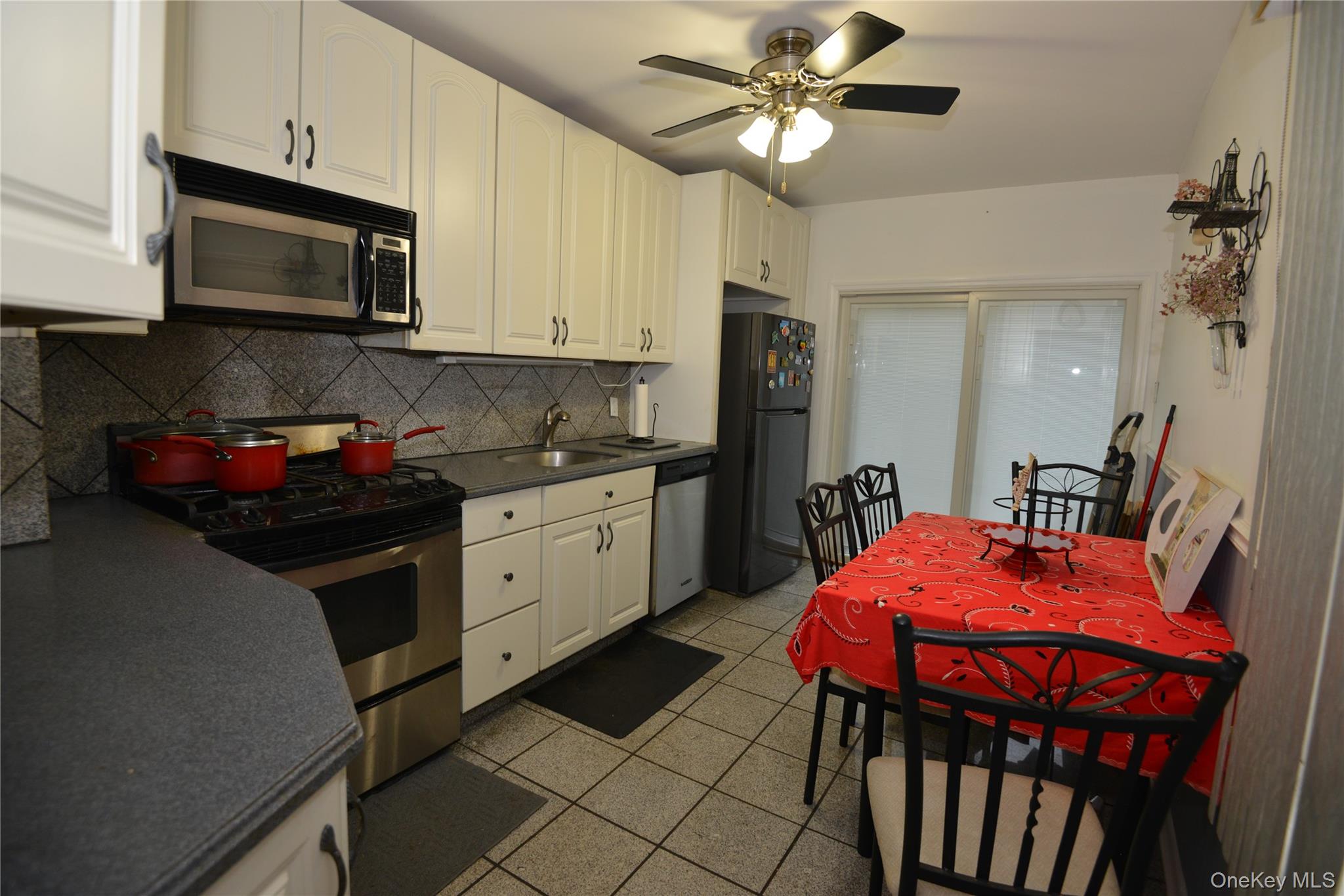 7 S Bay Avenue Property Photo 20