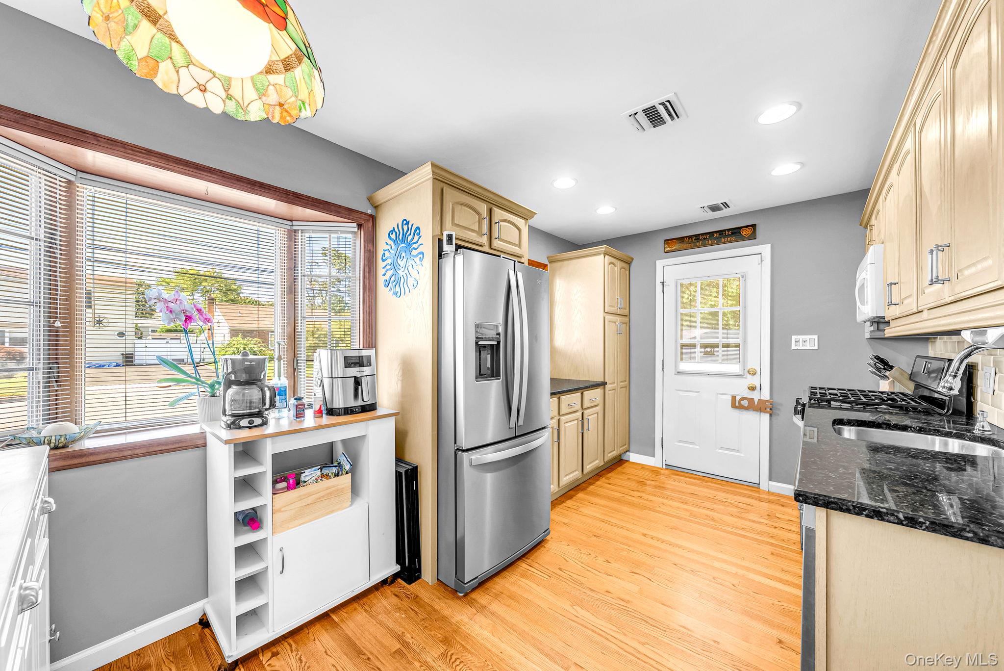 833 N Fulton Avenue Property Photo 6